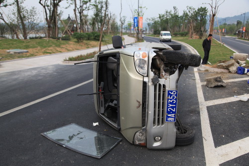 6·25阿根廷麵包車側翻事故