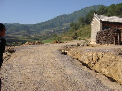 刺坡村通村道路