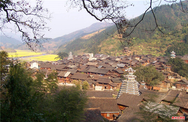 文民村