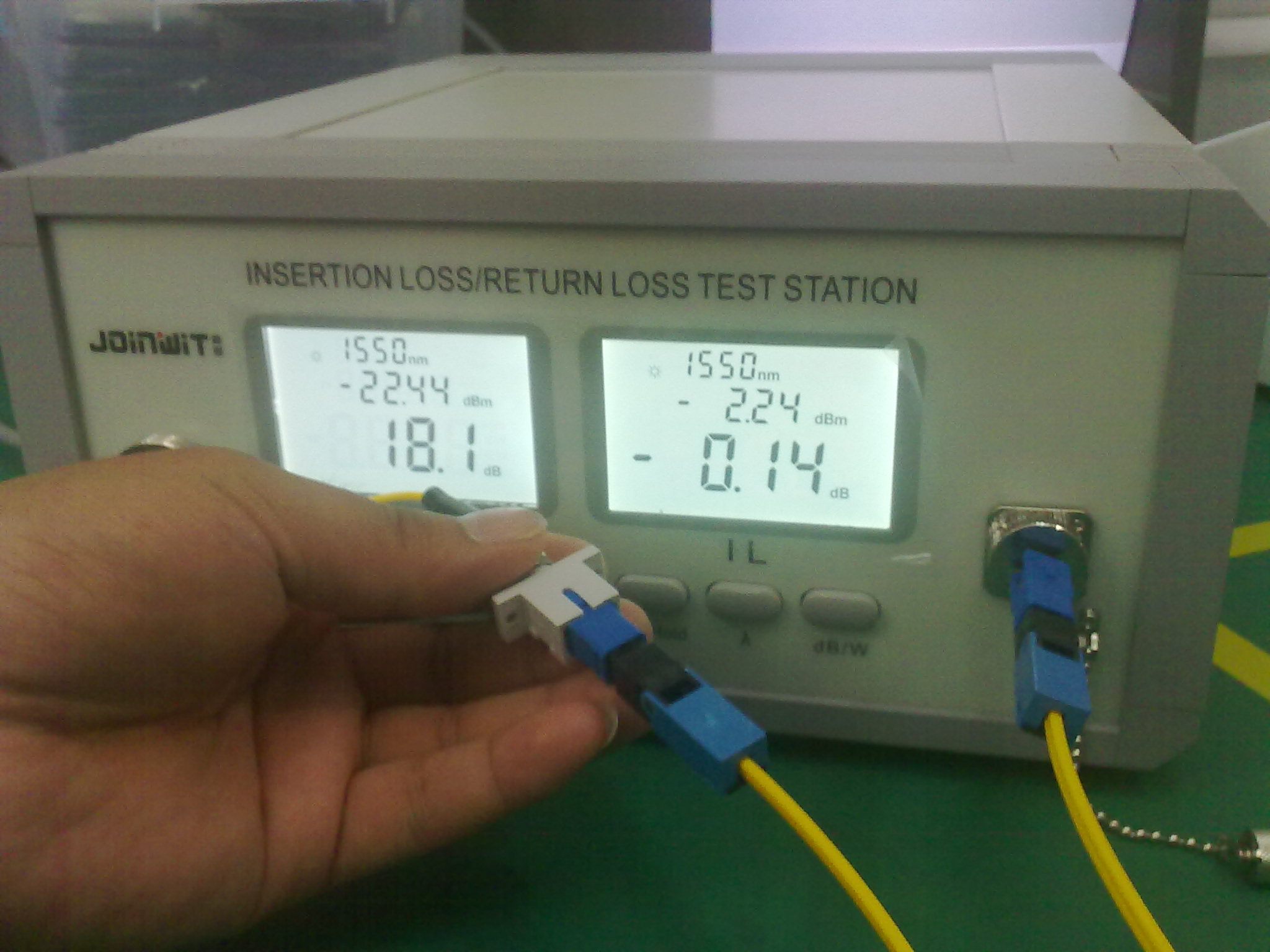 圖為：RSC光纖快速連線器現場測試