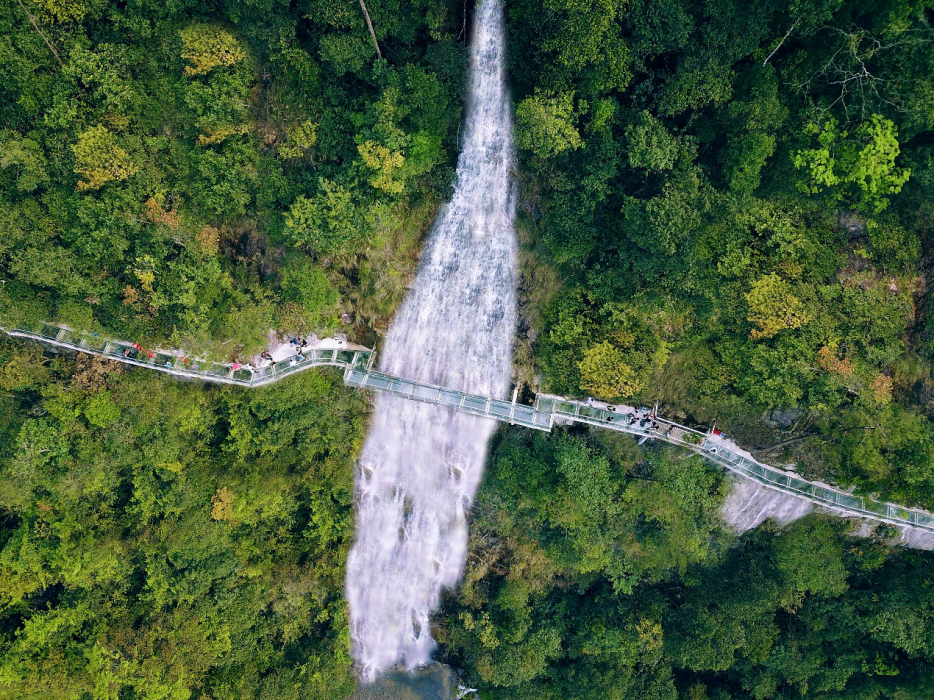 水幕玻璃棧道