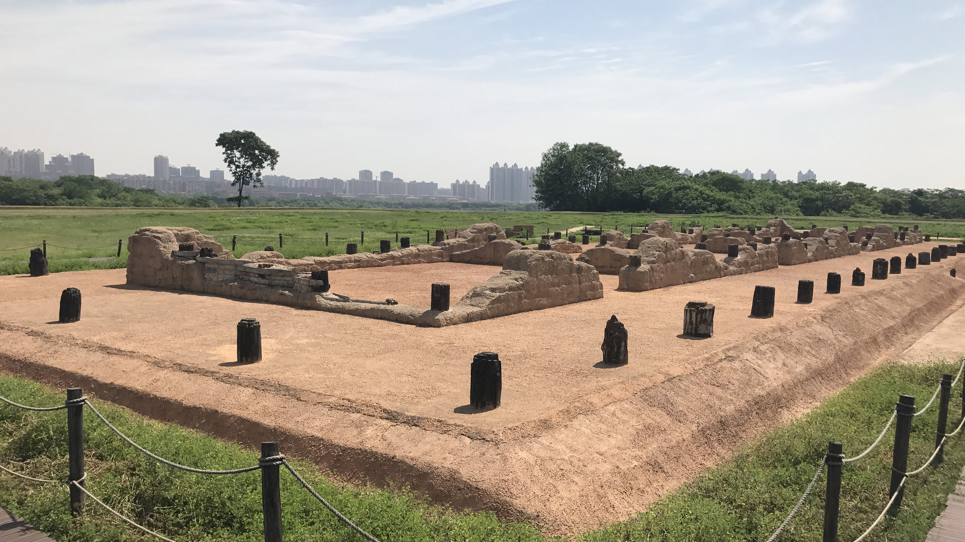 盤龍城遺址夯土建築基址