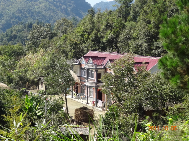 鐘山村(貴州畢節市納雍縣鍋圈岩鄉鐘山村)