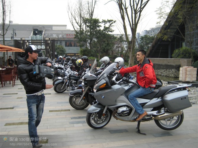 哈雷寶馬車友聚會