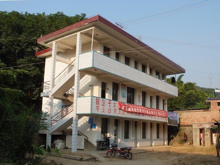 曼戈龍村(雲南省西雙版納景洪市允景洪街道曼戈龍村)