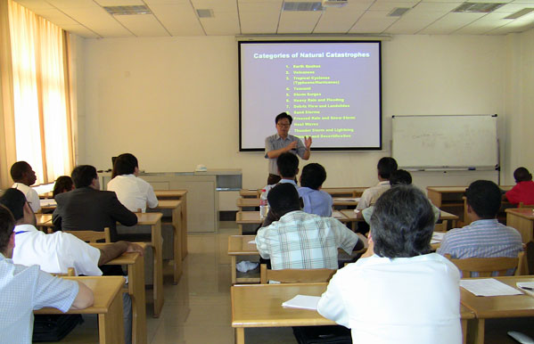 中國工程院院士陳聯壽在中心授課