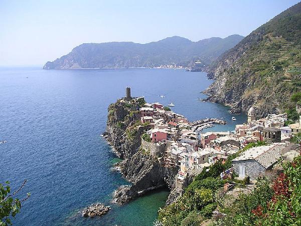 韋內雷港，五村鎮和群島