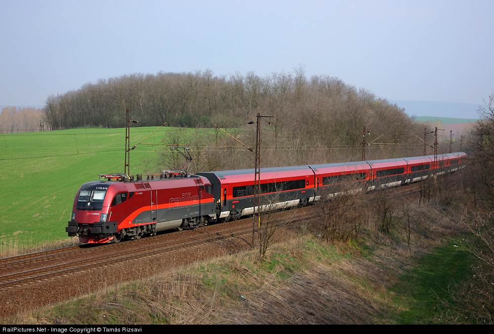 RAILJET在運營之後機車車底，都有變化