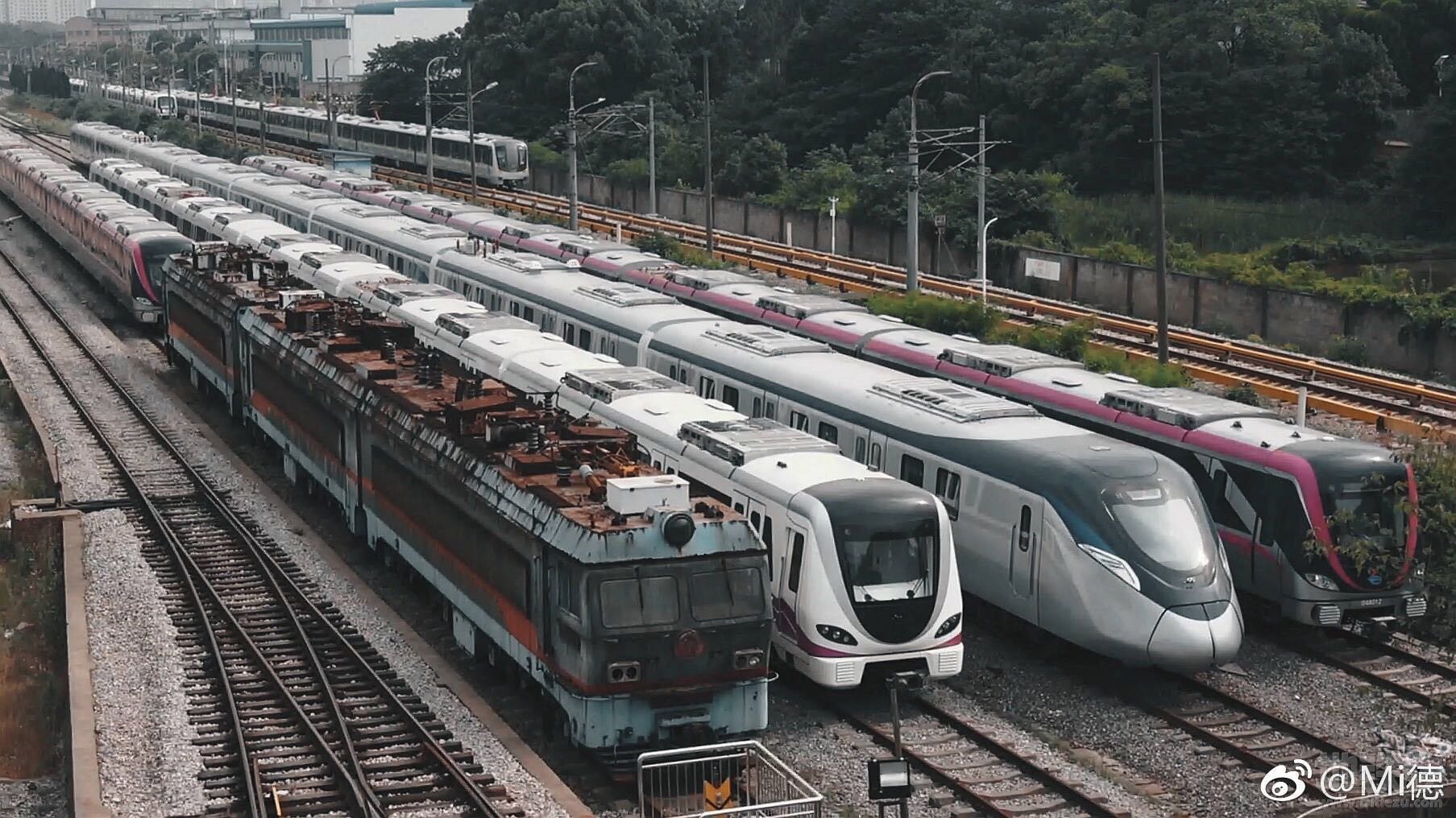 D型捷運列車(右二)(廣州捷運18號線)