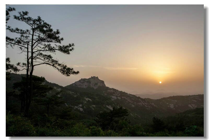 天目山主峰小金頂日出