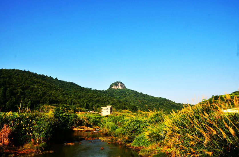 七賢山村