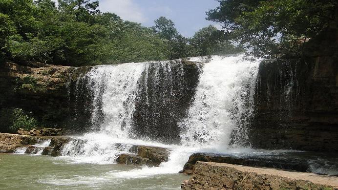 雙龍飛瀑