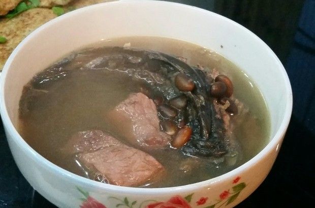 黑豆首烏塘虱魚湯