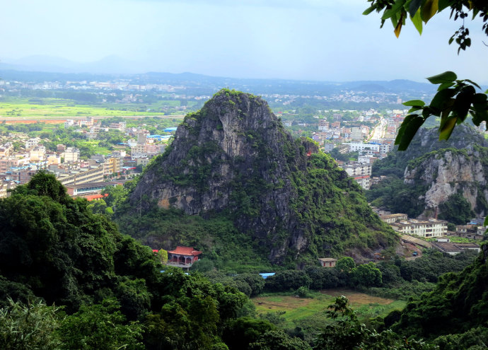 靈城鎮(廣東省靈山縣下轄鎮)