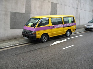 輕客校車