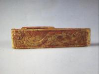 西漢玉浮雕螭虎紋飾