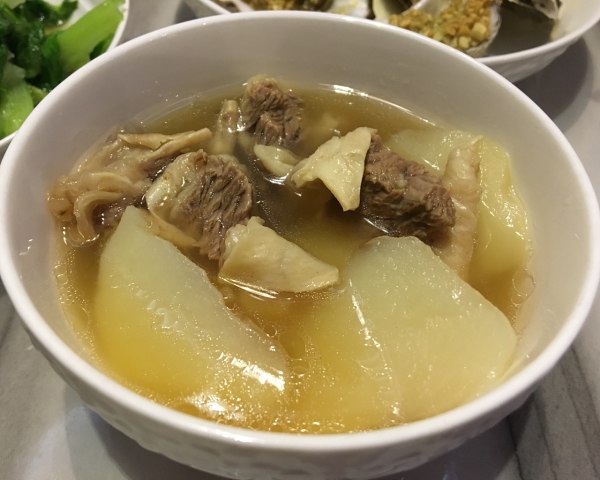 清燉白蘿蔔牛腩湯