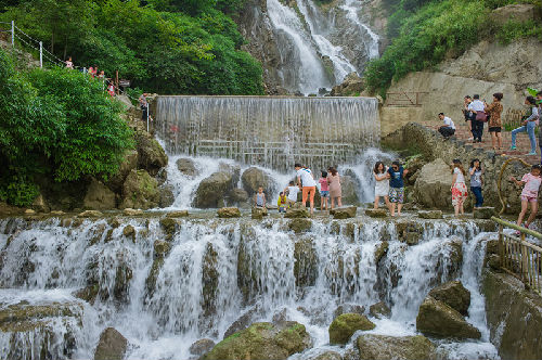 滴水岩瀑布