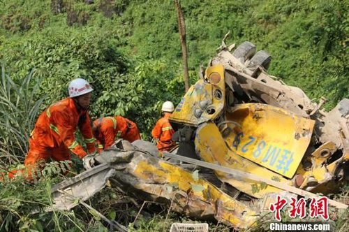 9.15廣西都安中巴車墜崖事故