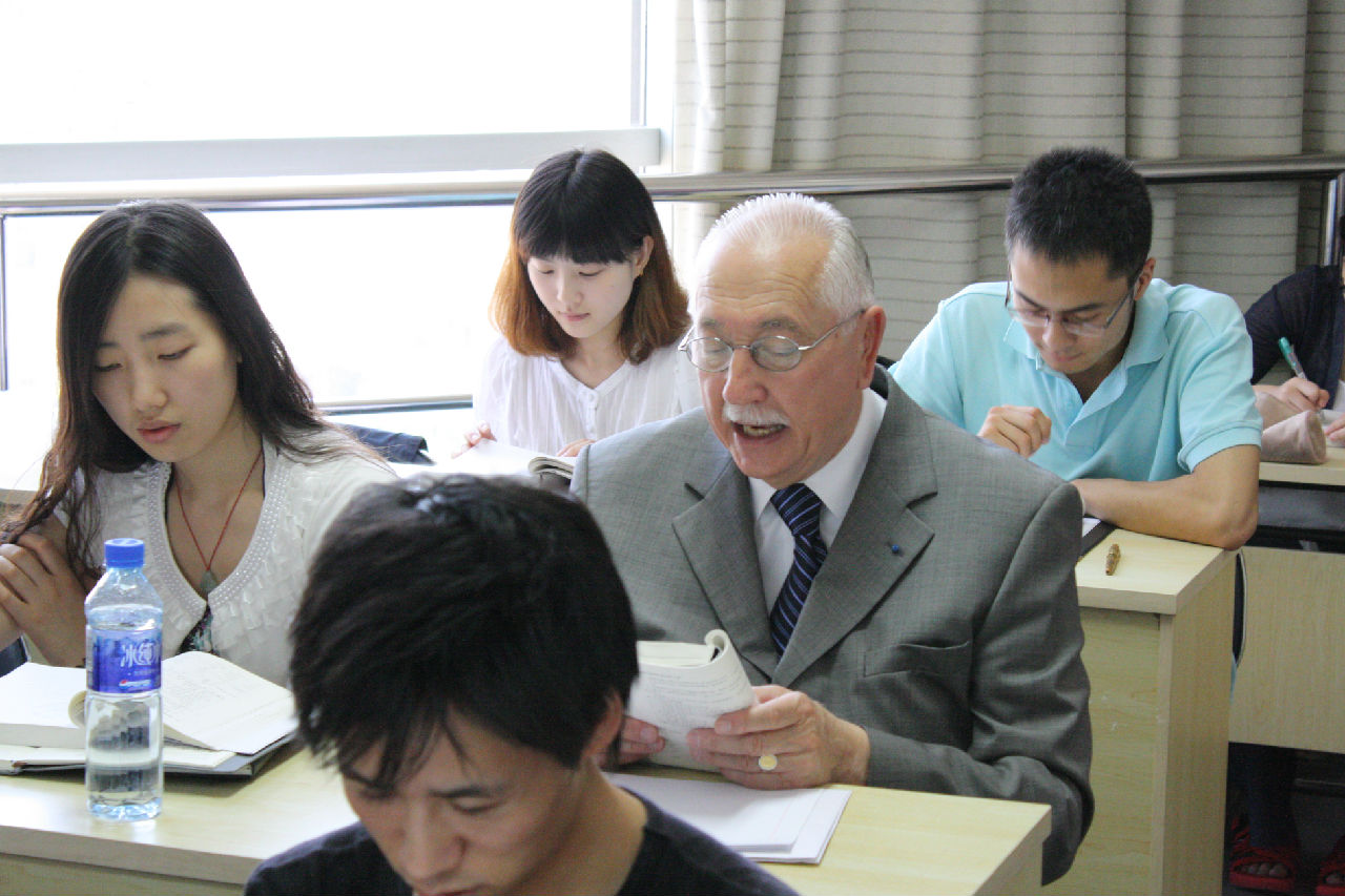 法國參議員Duvernois先生在齊進課堂中