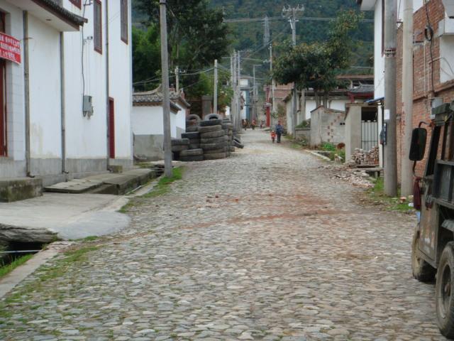 頭鋪自然村硬化的進村路