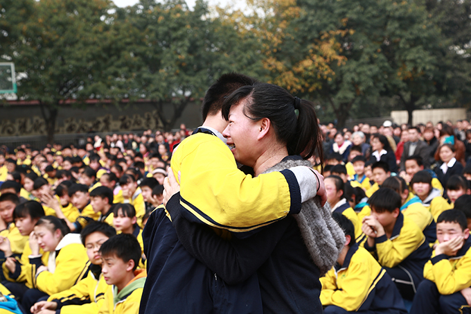 “媽媽，我愛您！”