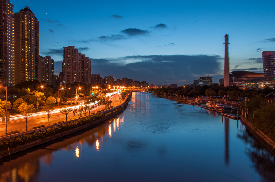 古北路橋俯瞰蘇州河之夜景