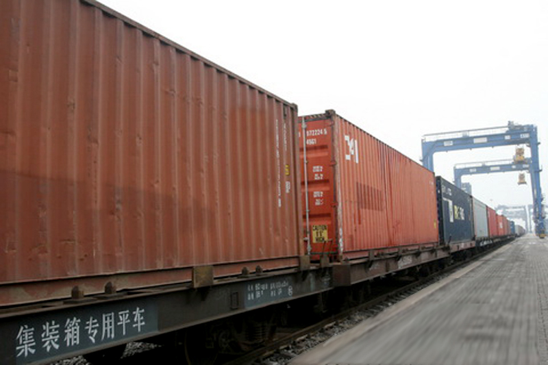 開行貨櫃班列滿足大宗貨物運輸需求