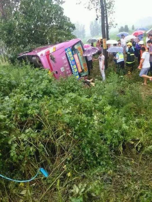 7·15唐河客車側翻事故