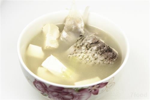 雞毛菜滾魚頭湯