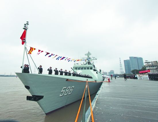 新一代輕型飛彈護衛艦，舷號586