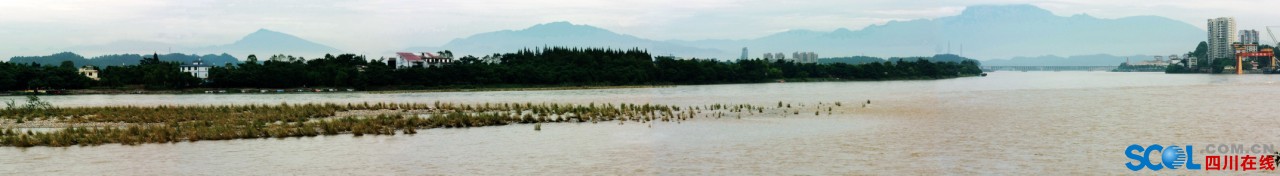 從右到左，大峨二峨三峨四峨四山齊現身，