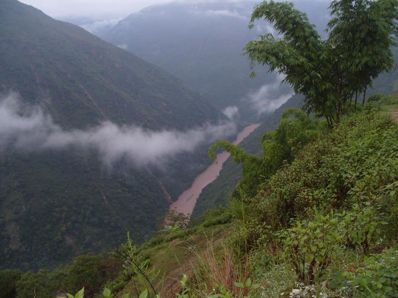 必底山村