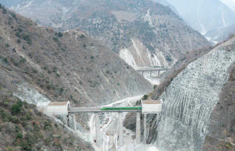 峨廣鐵路