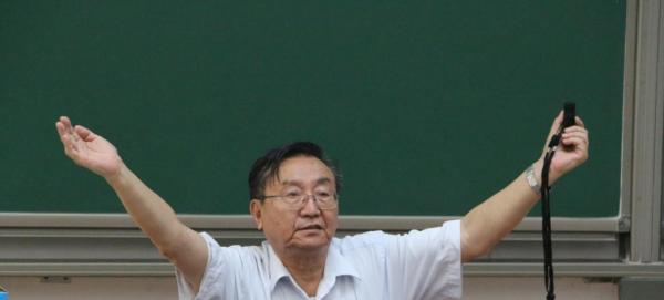 2014年，76歲高齡的李飛給北航學生做講座