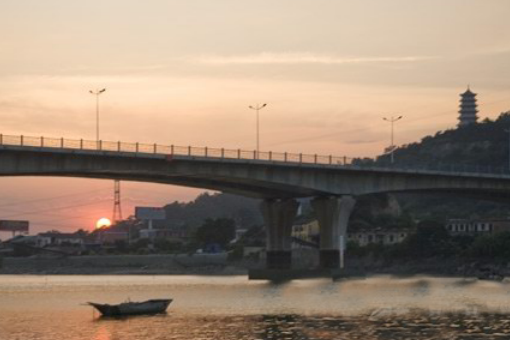 西溪大橋(中國福建省漳州市境內過江通道)