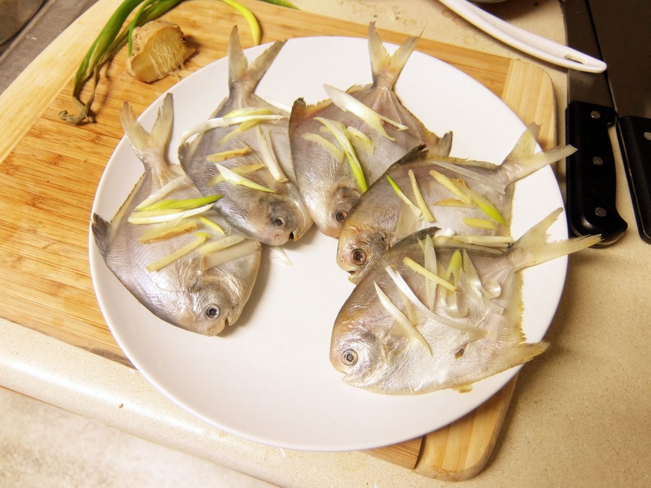 清蒸小鯧魚