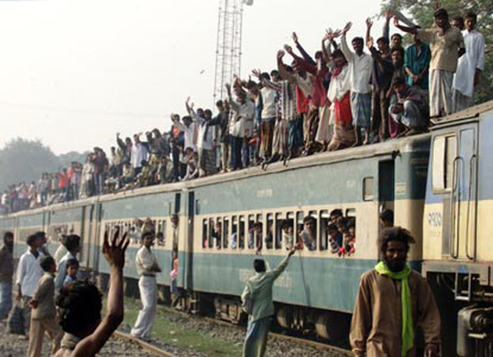 孟加拉國人乘火車返鄉