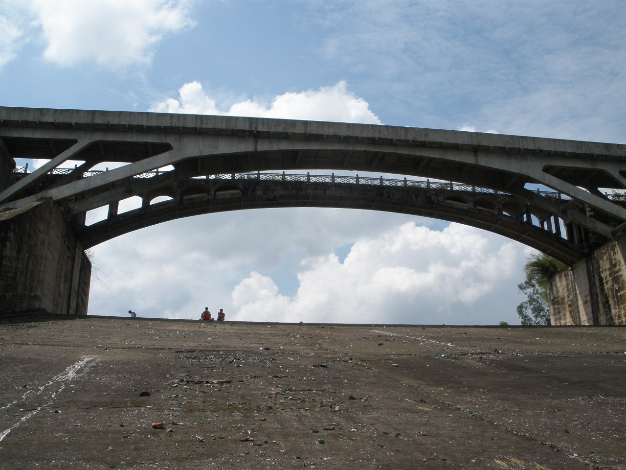 泄洪道天橋