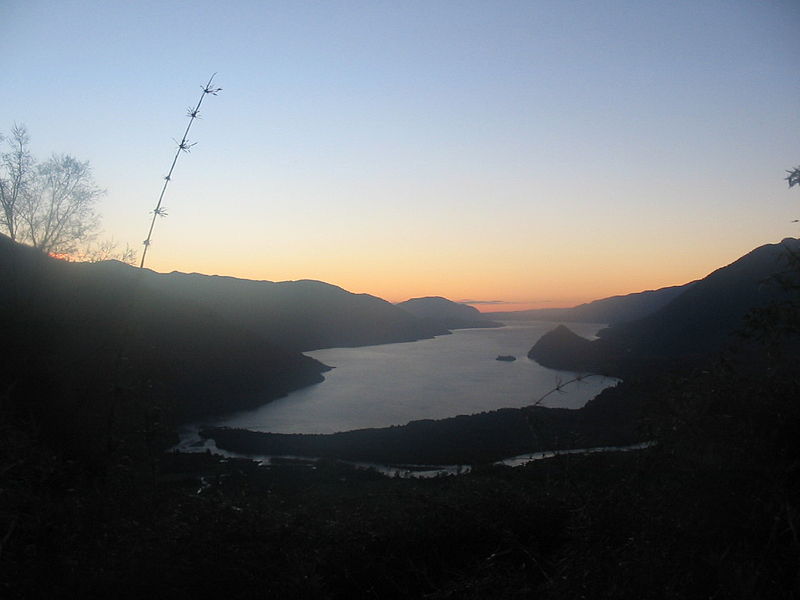 Sunset in Riñihue Lake（里尼韋湖的夕陽）