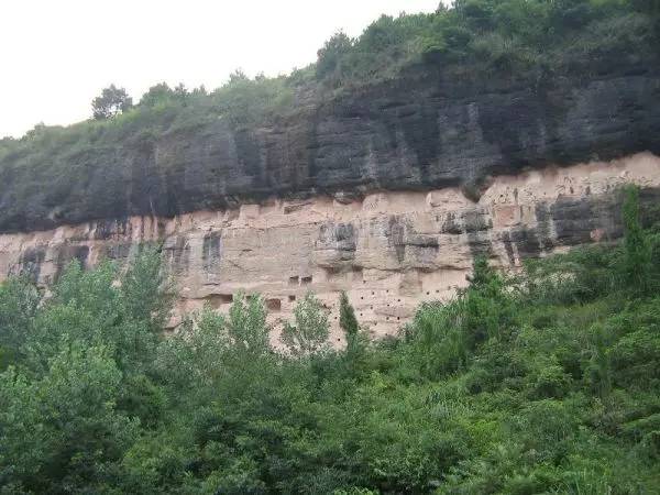 雲落屯懸棺