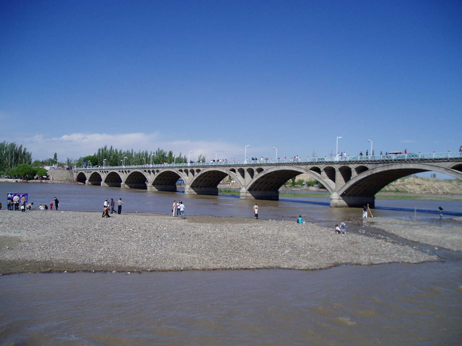 伊犁河大橋