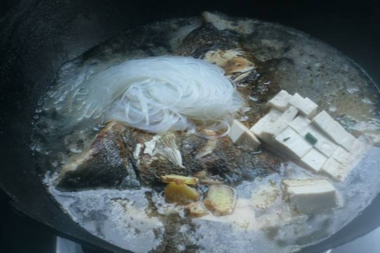 清水冬粉魚頭湯