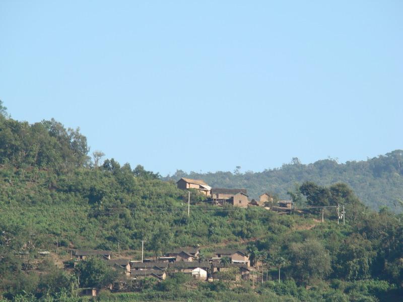 臘依哈尼寨村