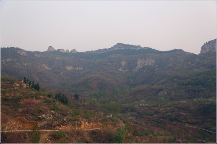 遠眺大泉村最東頭的四指山