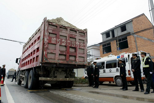 黑龍江省道路貨物運輸源頭治理超限超載暫行辦法