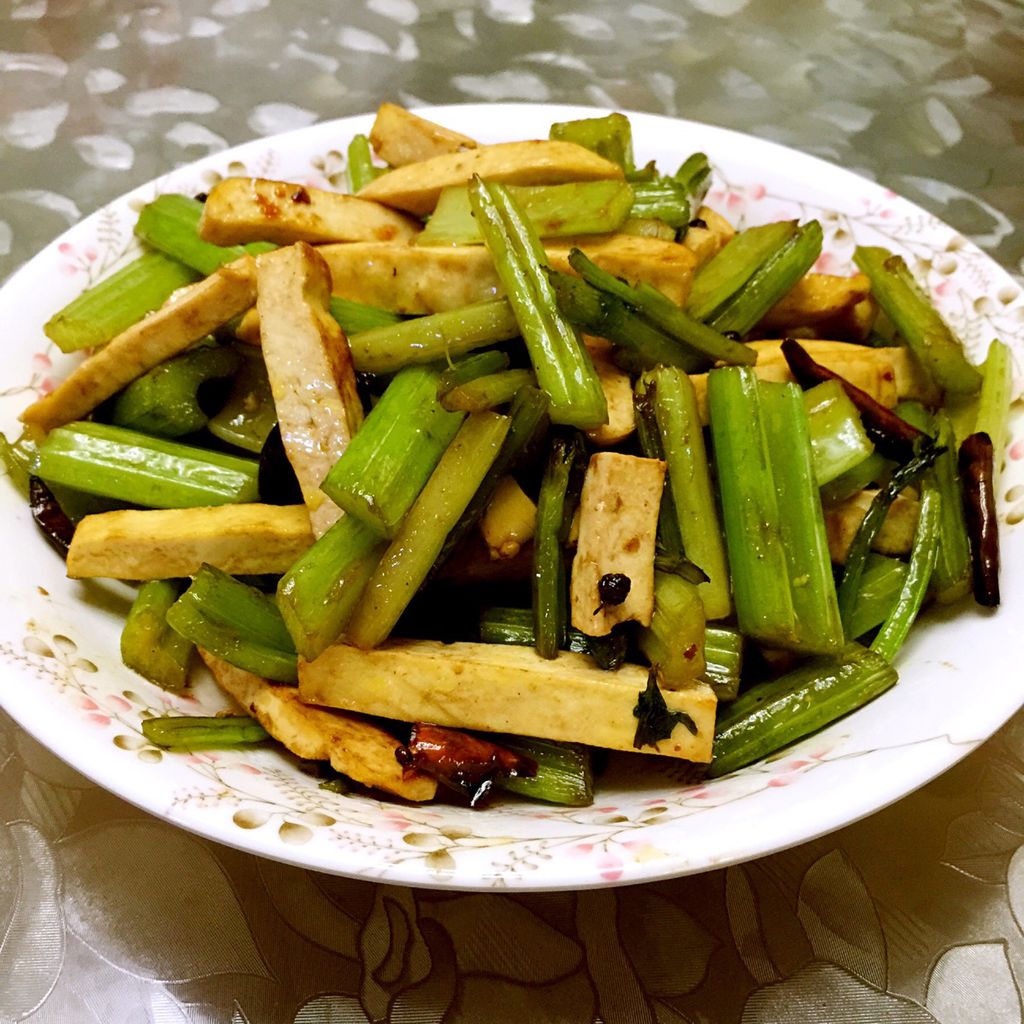芹菜炒豆腐乾