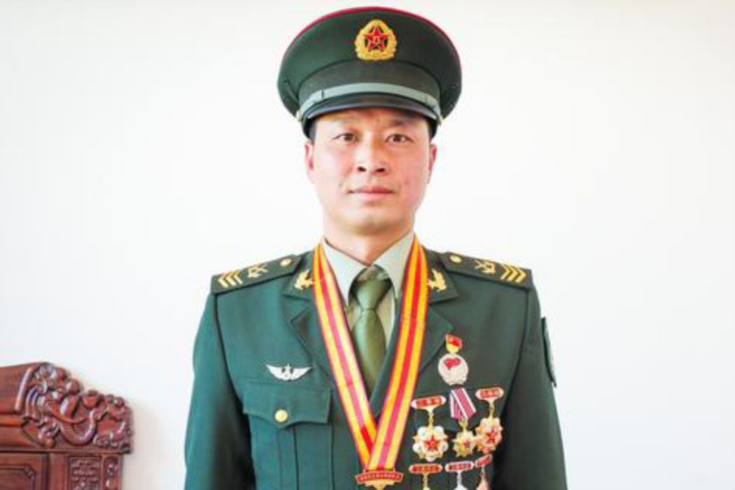 劉志敏(西藏軍區某部技師兼班長)