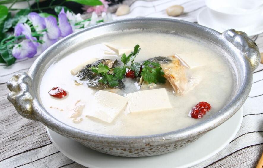 大魚頭豆腐湯