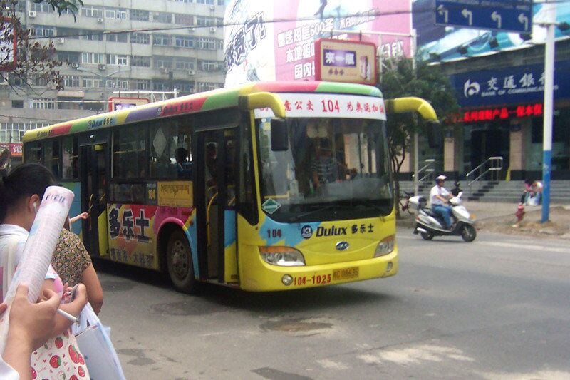 2007年104路使用的江淮HFC6100G型10米柴油客車